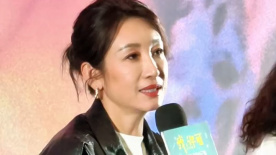 她的腰身戏弄